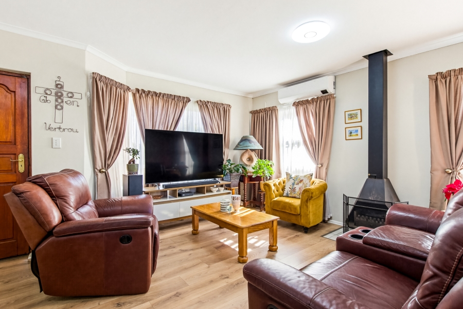 2 Bedroom Property for Sale in The Crest Western Cape